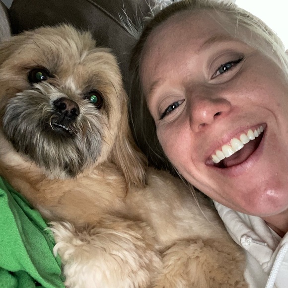 Meet your Posher, Desiree - Picture 2 of 2